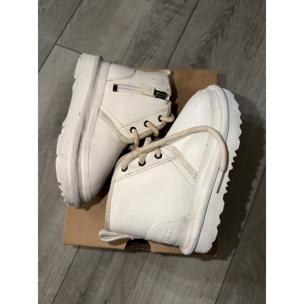 UGG Neumel White Leather Lace‎ Up Wool Boot Heritage Chukka Size 8c